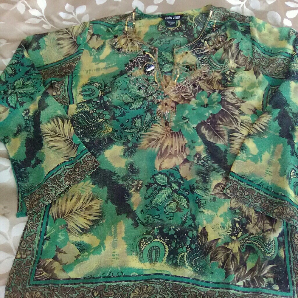 Green flowered jeweled tunic - Picture 4 of 6